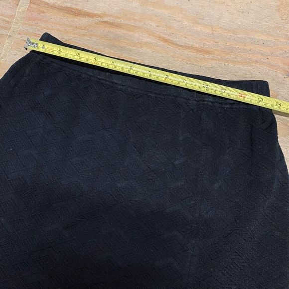 St. John Black Textured Knit Mini Skirt Stretch Size 4 - Picture 14 of 14